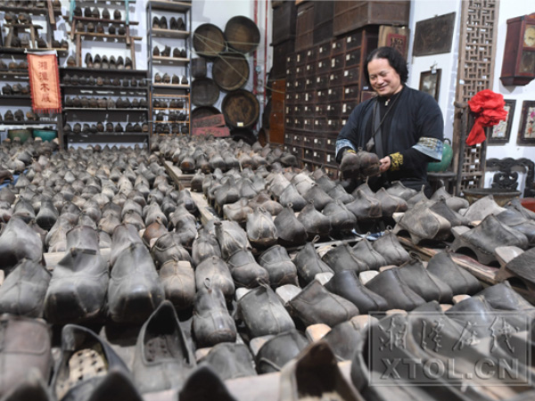 湖南湘潭：麻石路上的木屐记忆